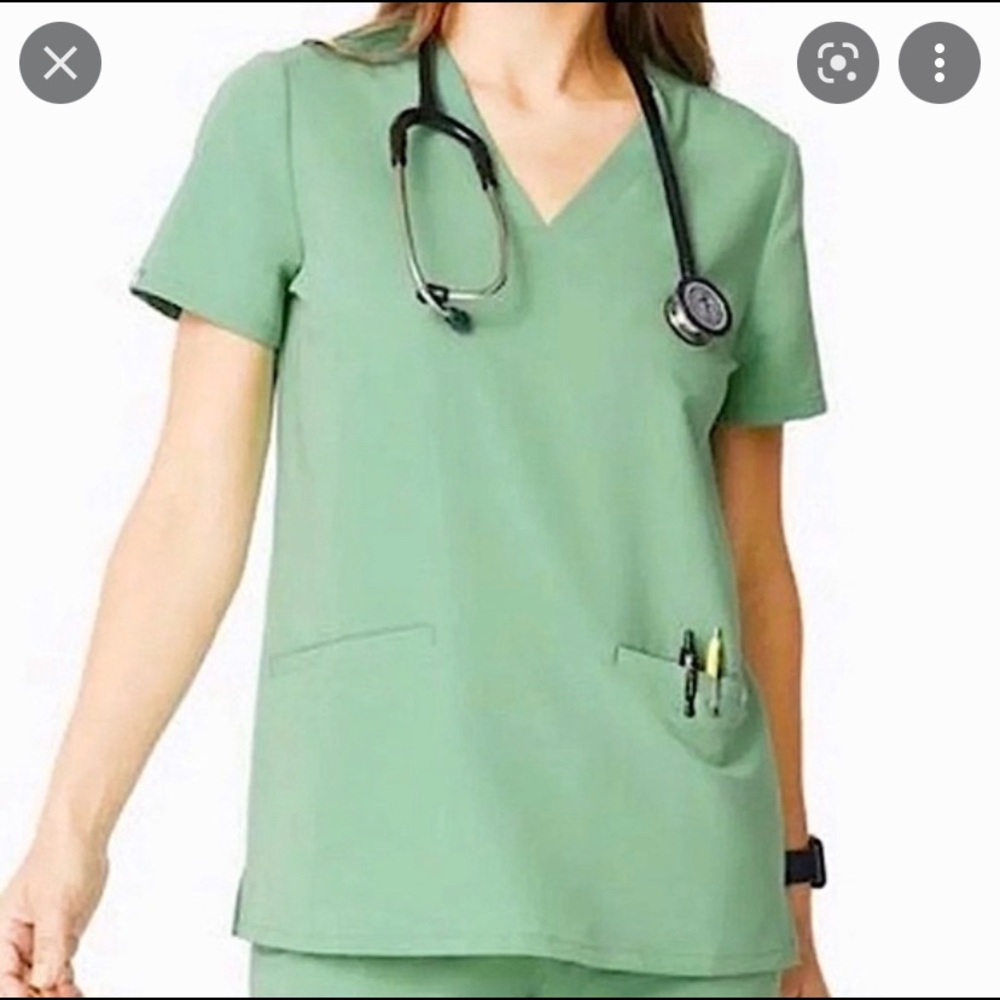 Figs Casma XXL Three Pocket Scrub Top in Jade